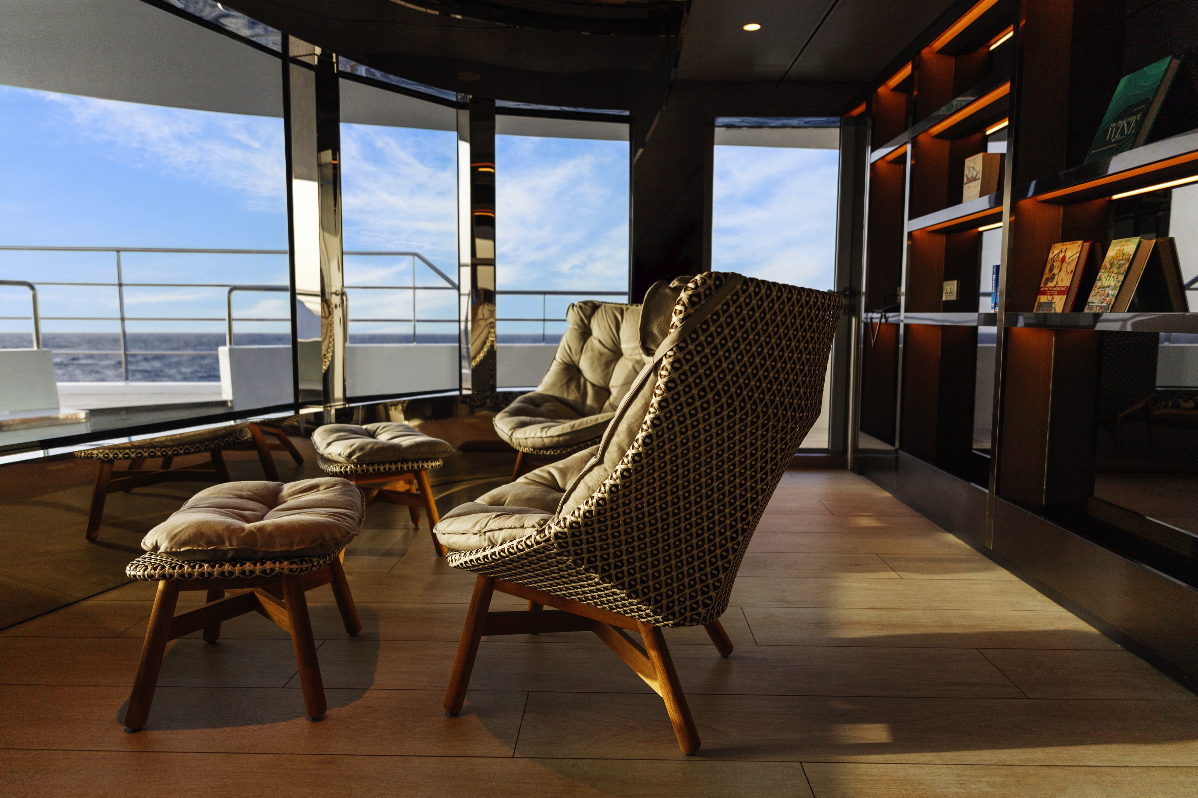 Emerald Sakara - Observation Lounge